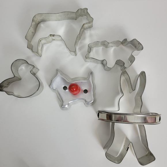 VINTAGE Kitchen Ware Cookie Cutter 2" One Size Animal Shape Cute Baking Set - Picture 1 of 7